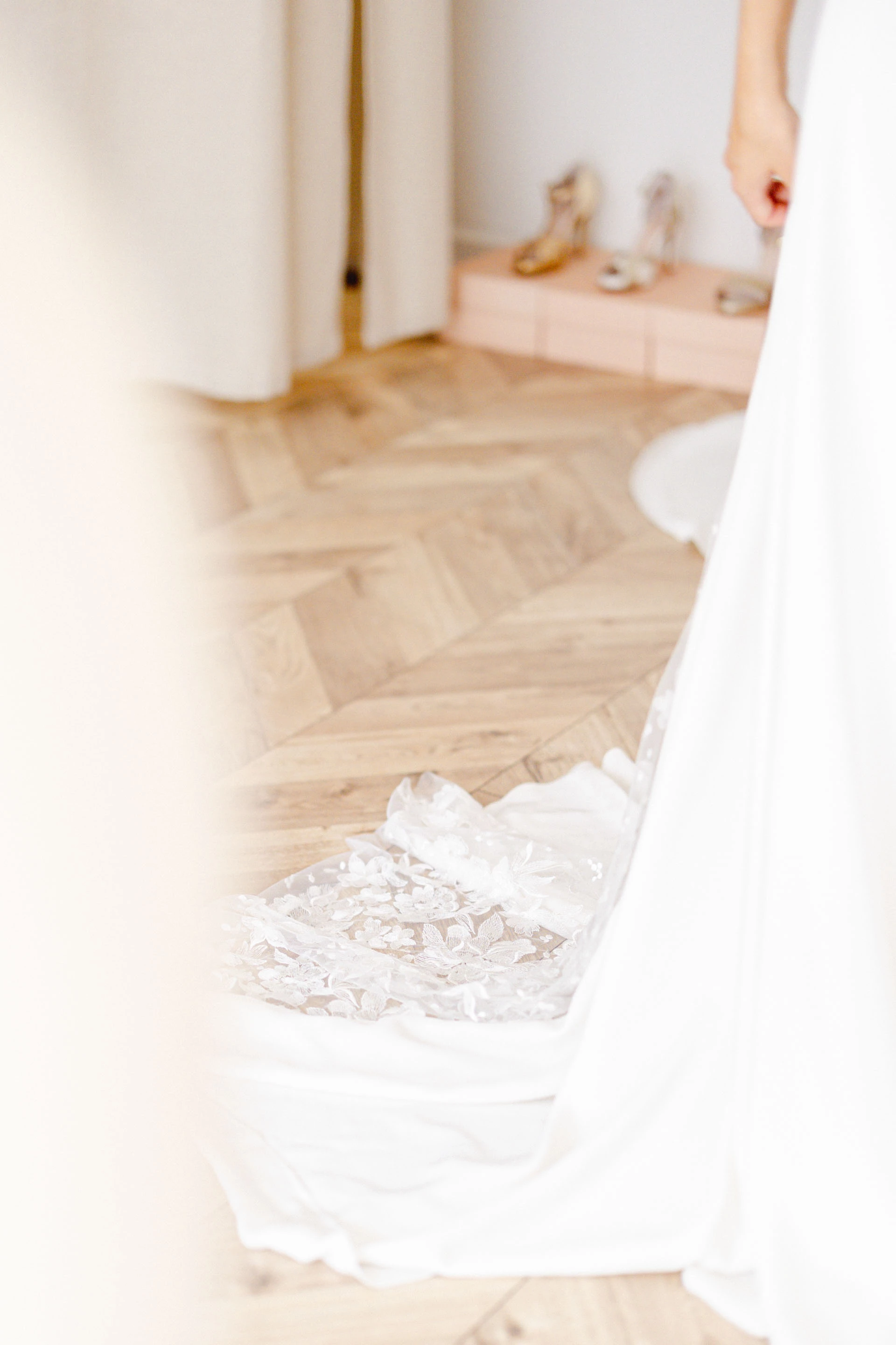 robe rose dentelle beige gris